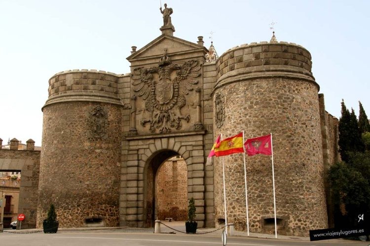 Explorando la Grandeza Histórica: La Puerta Nueva de Bisagra en Toledo