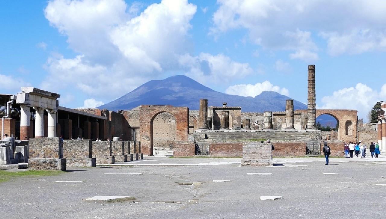 Vesuvius & Pompeii Day Trip 