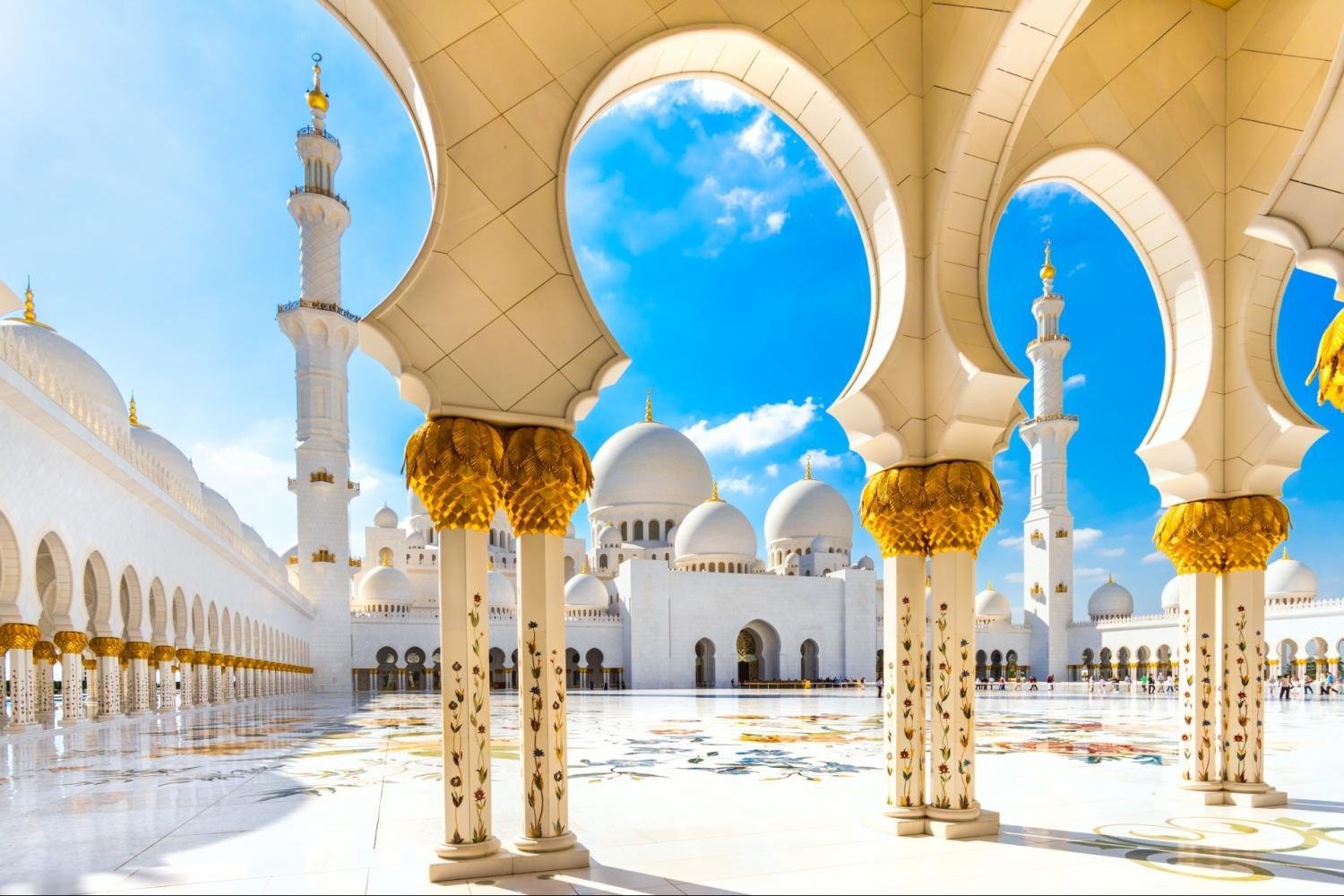 Abu-Dhabi-Mosque-&-Ferrari-World-from-Dubai-8