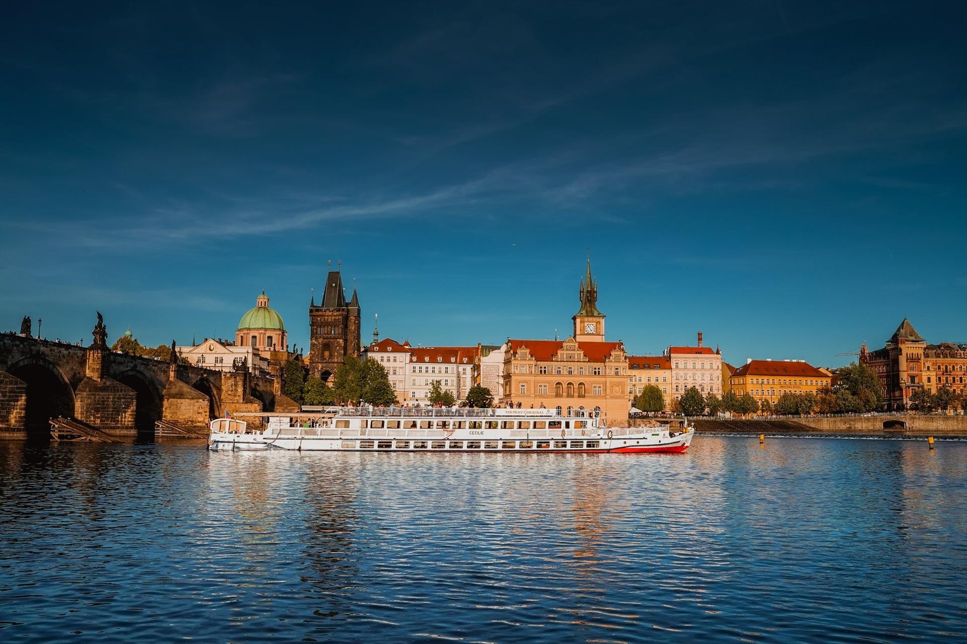 Prague Cruise with Dinner, Music and Pick Up