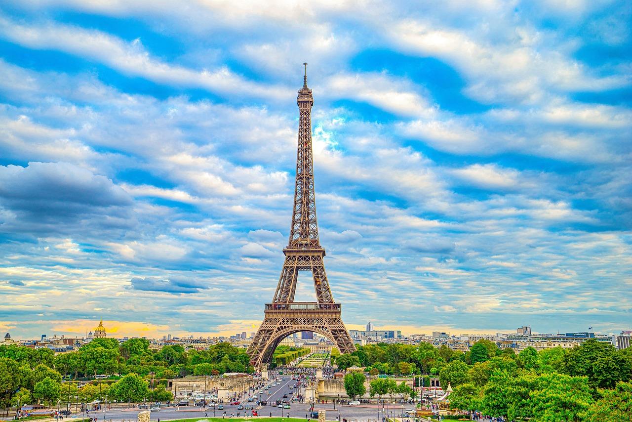 Free Tour History and Photographs Eiffel Tower