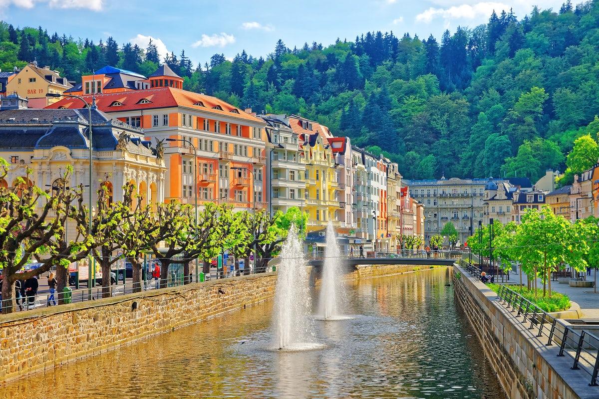 Karlovy-Vary---with-guided-tour-from-Prague-2