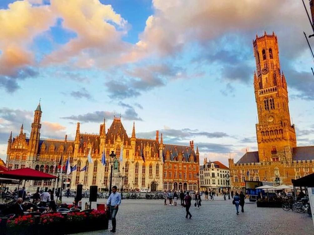 Bruges-Medieval-Freetour-and-Chocolate-Tasting-4