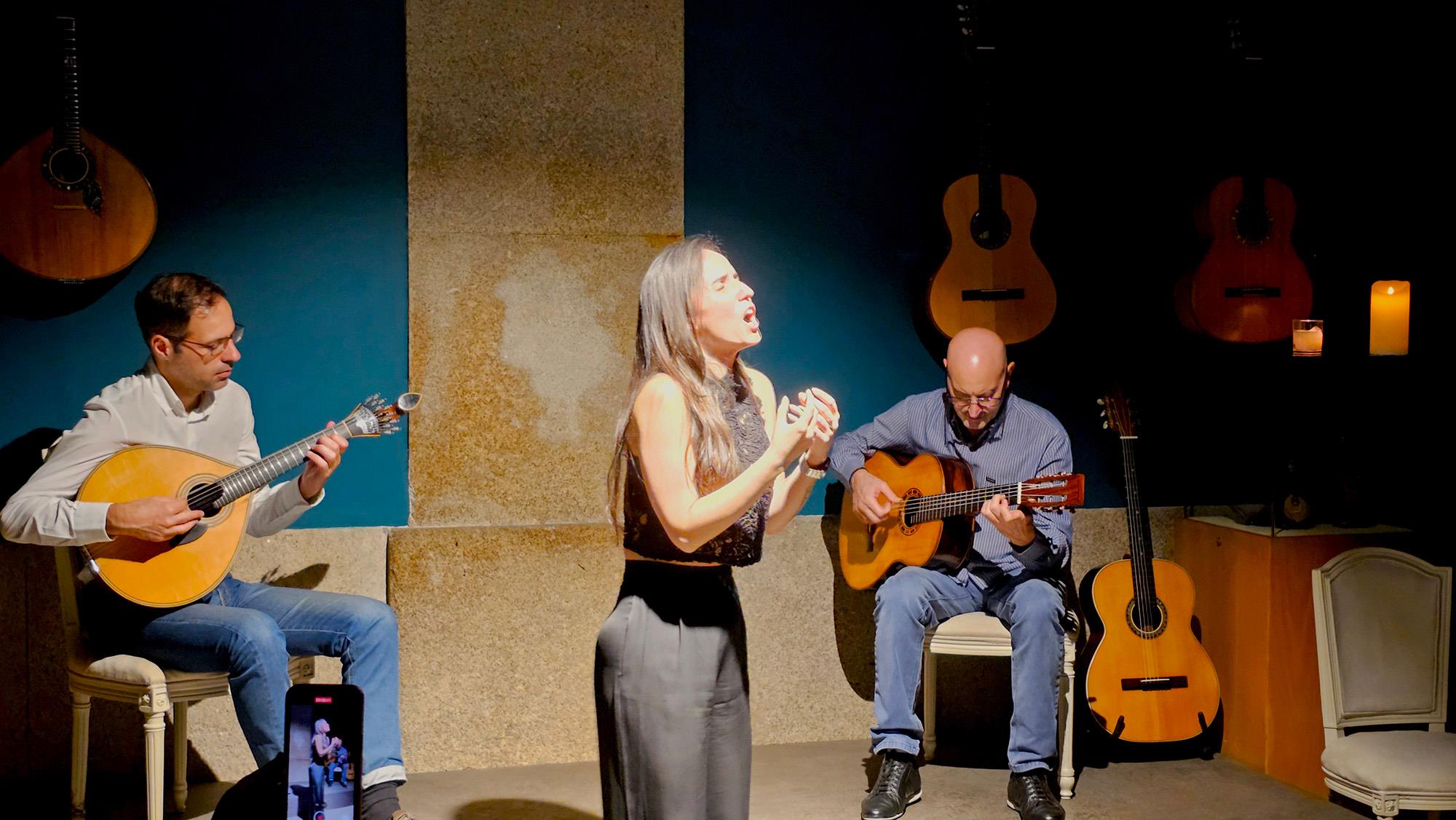 Exclusive-Fado-show-with-Port-Wine-3