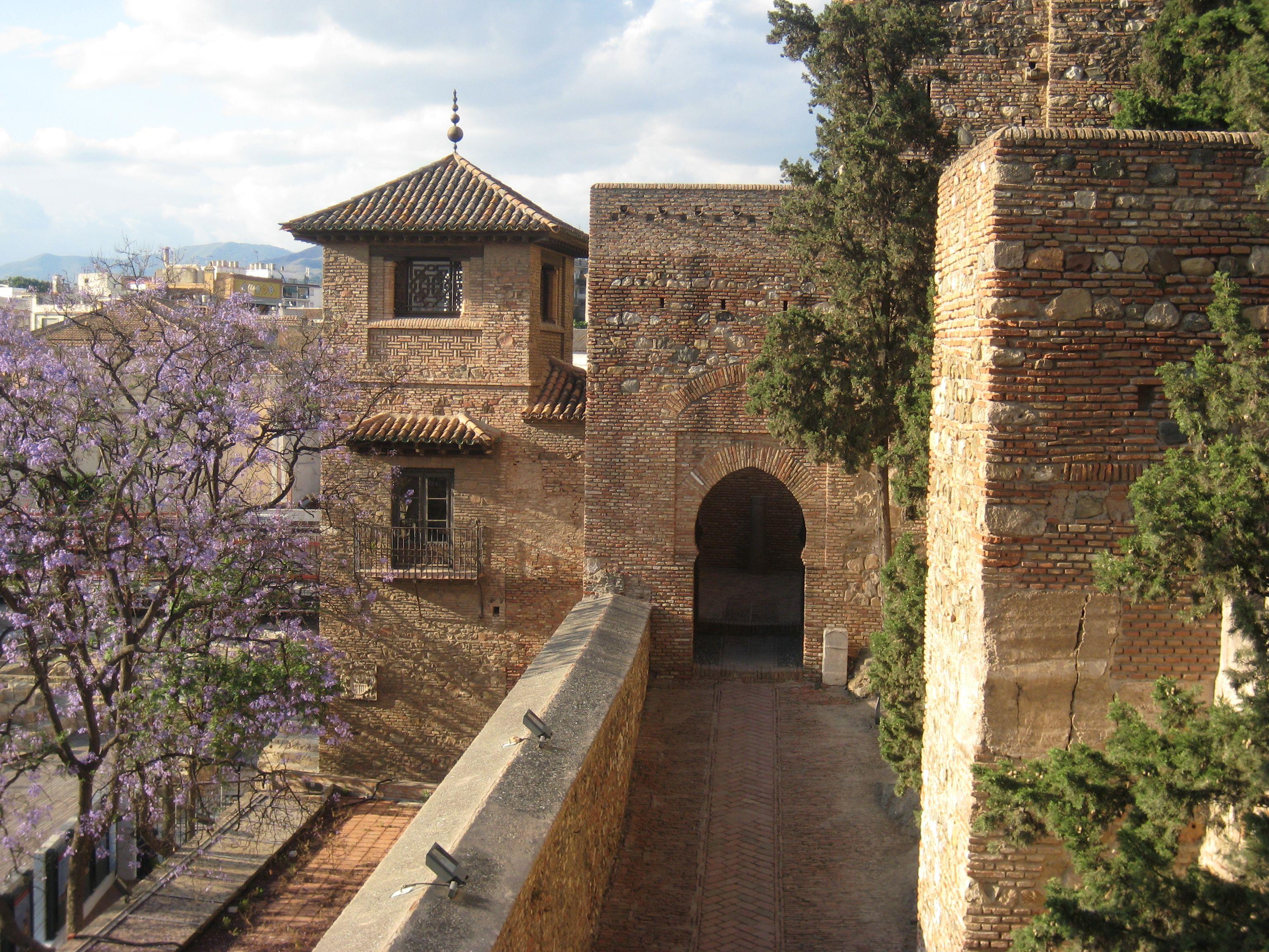 Tour-of-the-roman-theatre-and-Alcazaba-of-Malaga-2