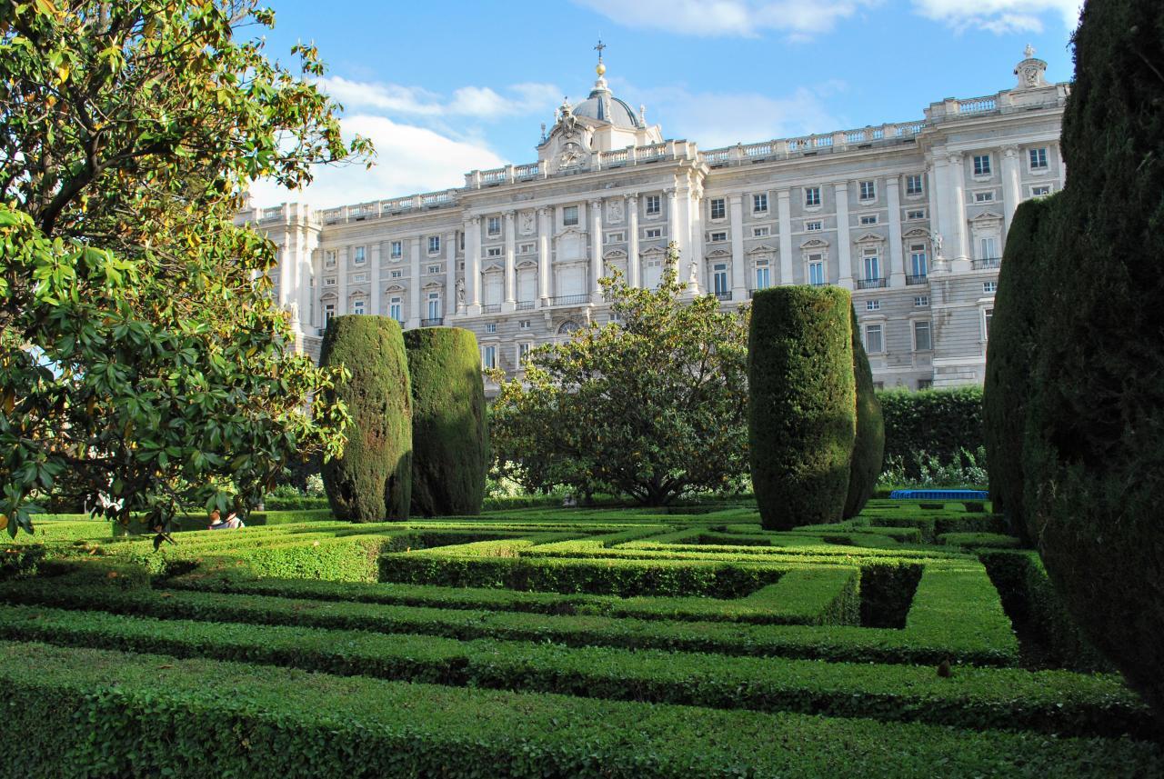 Tour of the Royal Palace of Madrid without queue