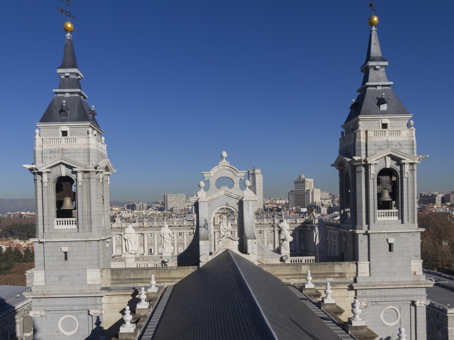 Madrid:-Royal-Palace-and-Almudena-Cathedral-5