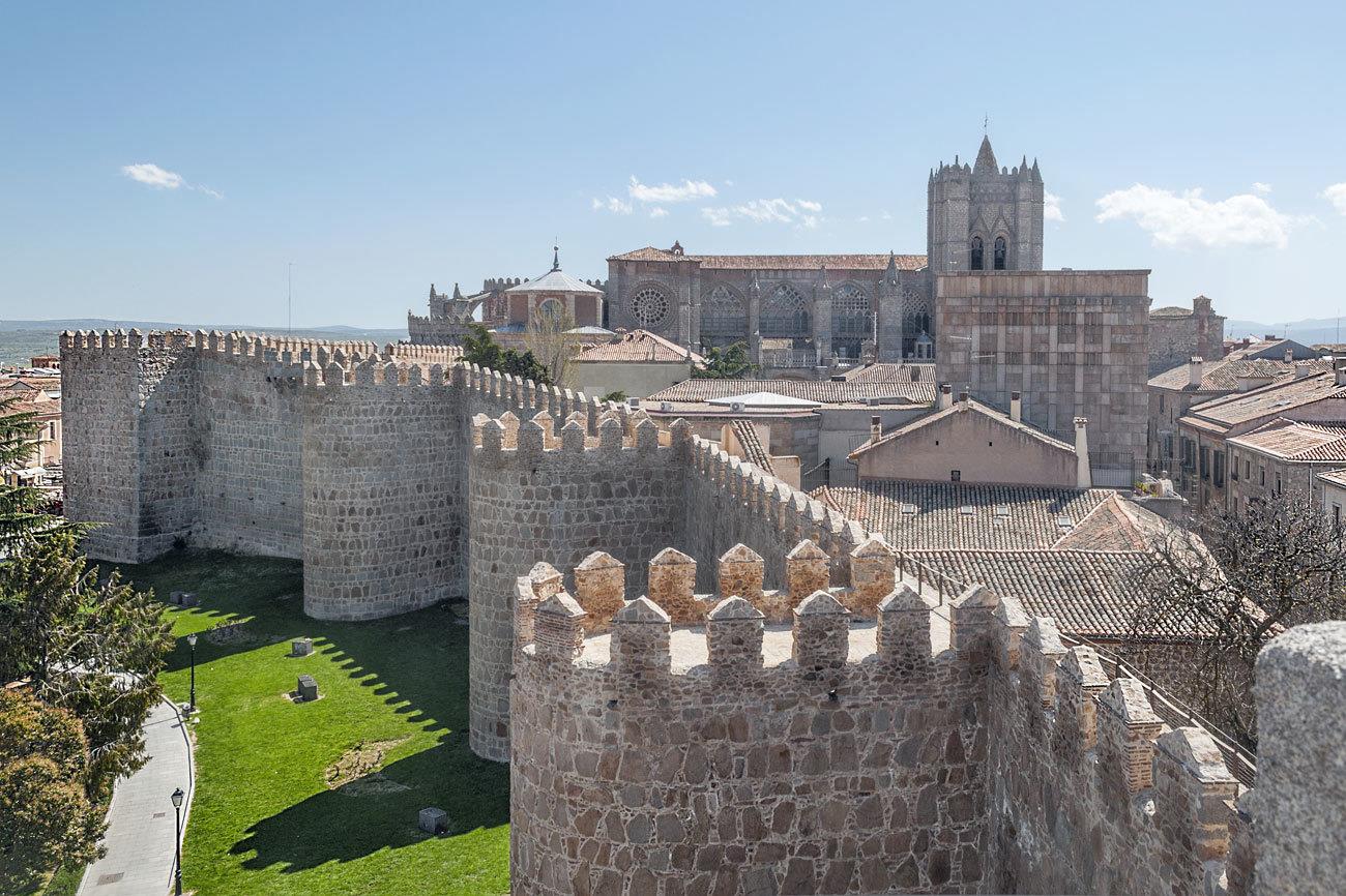 Guided Tour to Avila and Segovia from Madrid