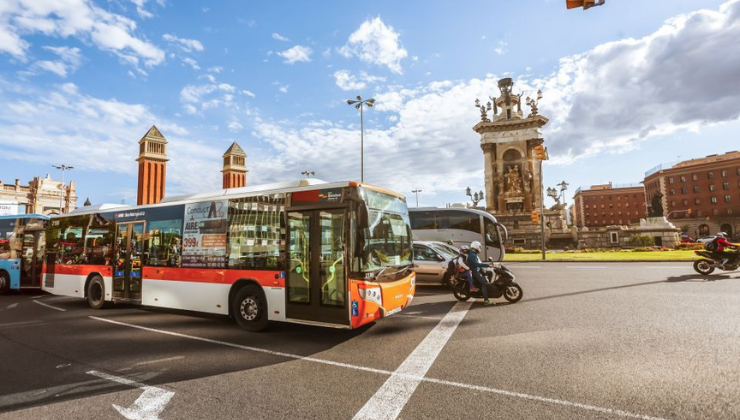 Hola-Barcelona-public-transportation-card-1