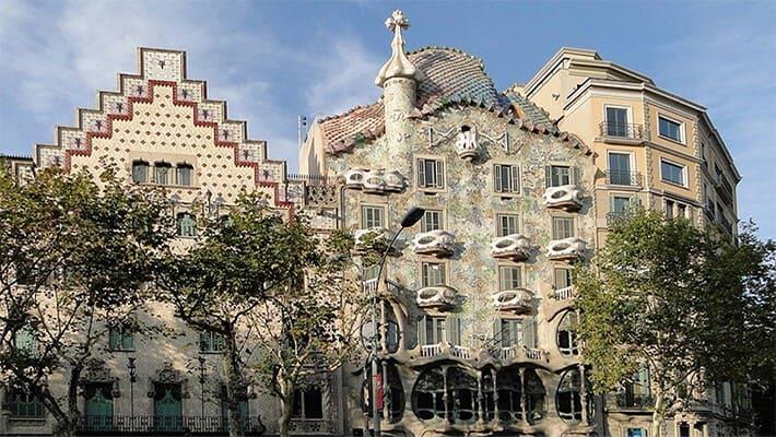 barcelona-gaudi-and-modernism-free-walking-tour-2