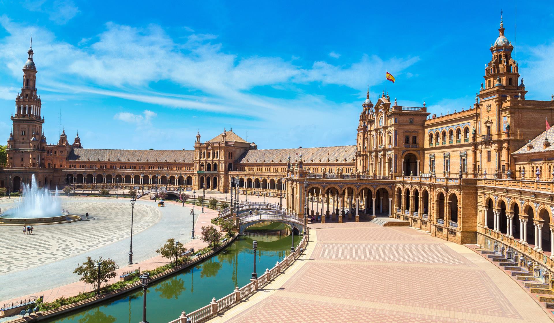 Monumental free tour of Seville