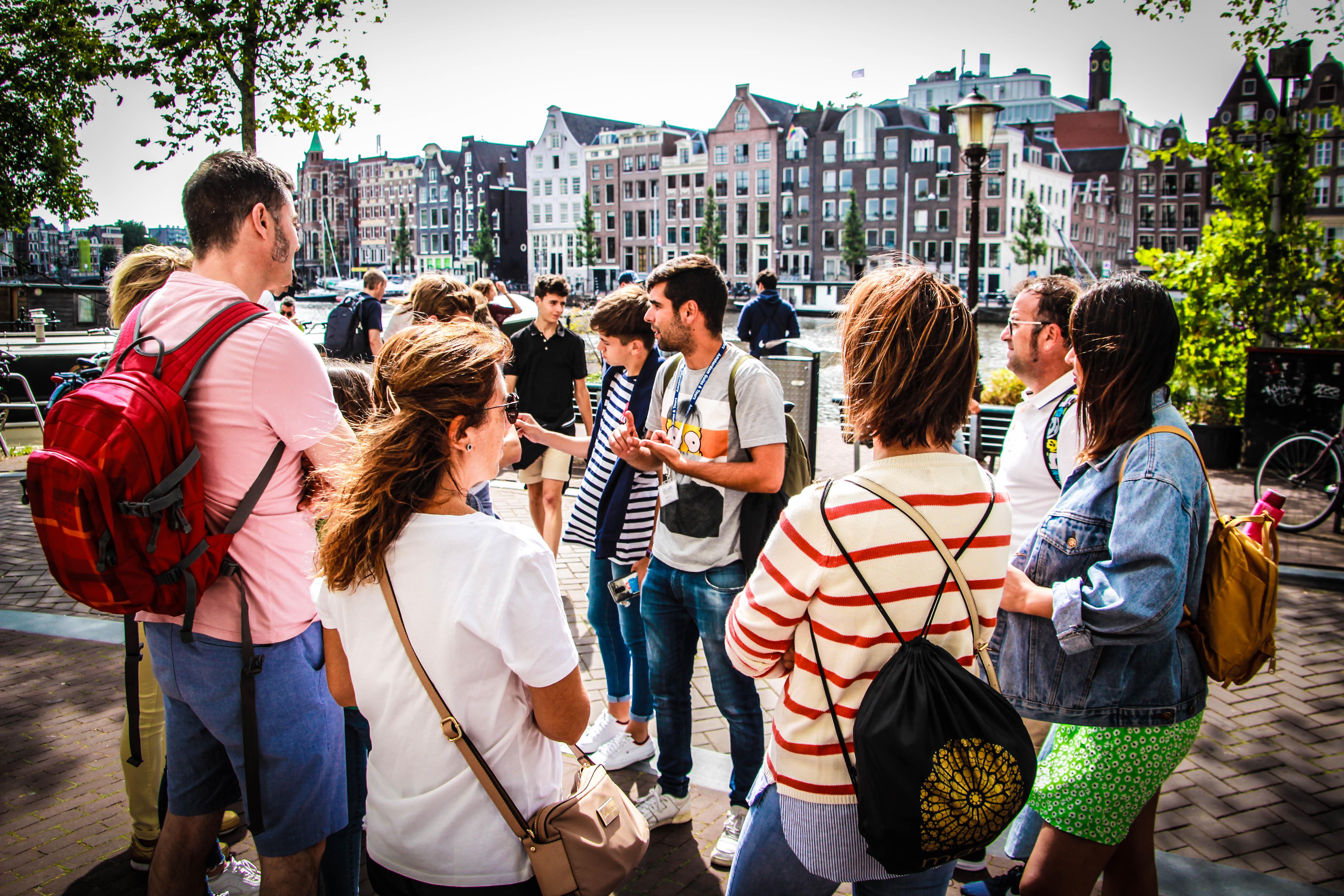 Amsterdam-Walking-Tour-with-canal-cruise-2