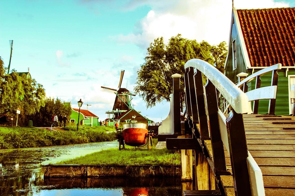 Tour-Dutch-countryside-with-Amsterdam-canal-cruise-4