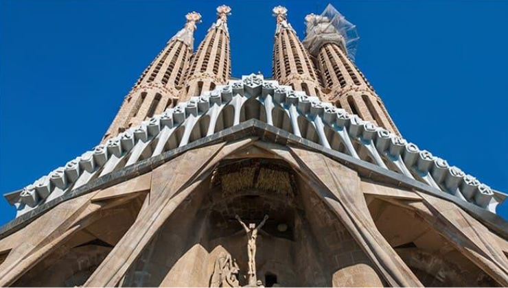 Free-Tour-Gaudi,-Sagrada-Familia-and-Modernism-3