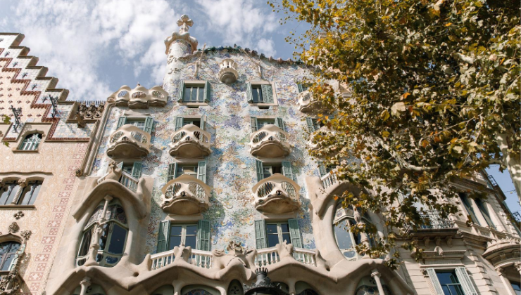 Free-Tour-Gaudi,-Sagrada-Familia-and-Modernism-5