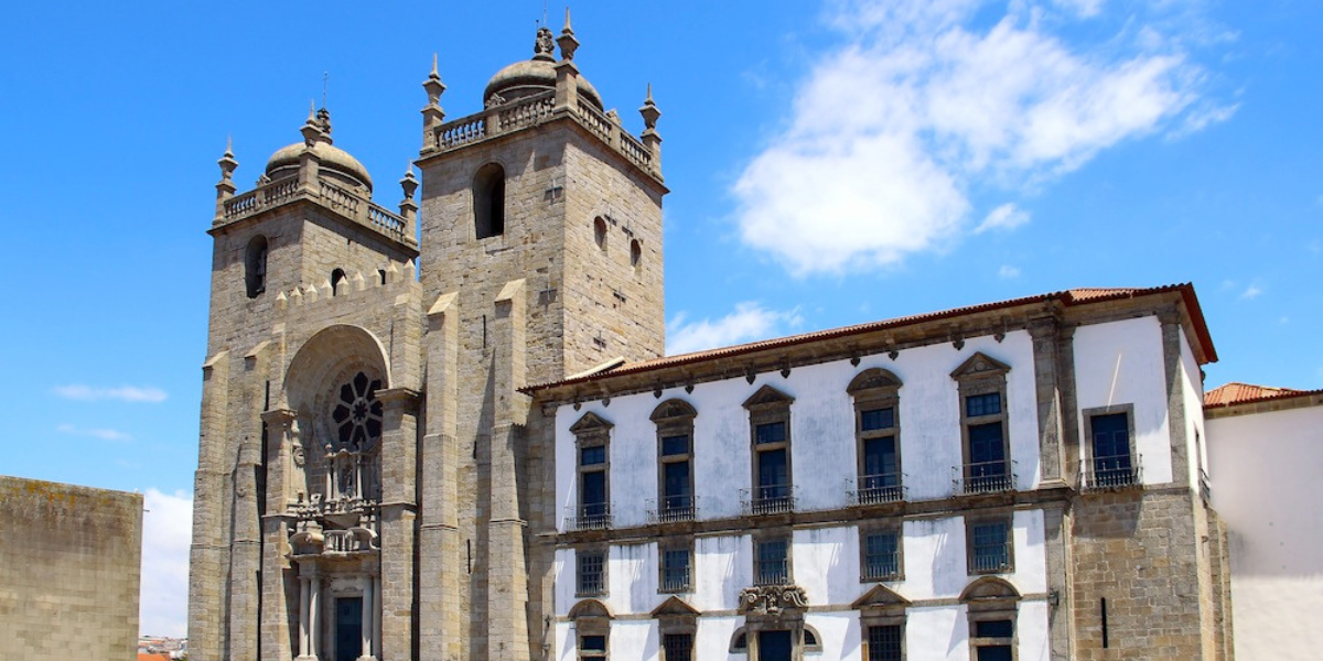  Entrada a la Catedral de Oporto