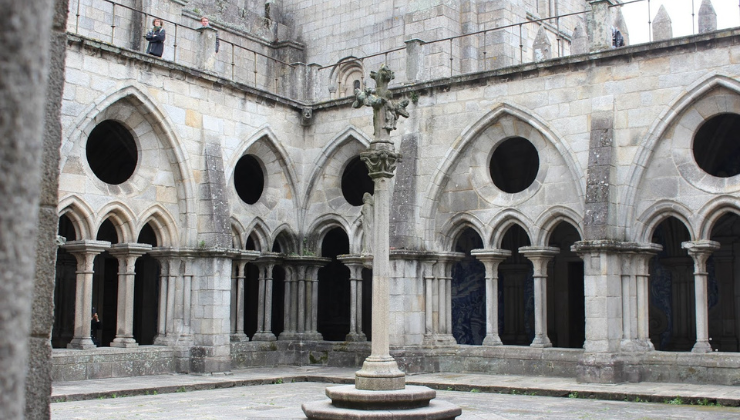 Entrada-a-la-Catedral-de-Oporto-2
