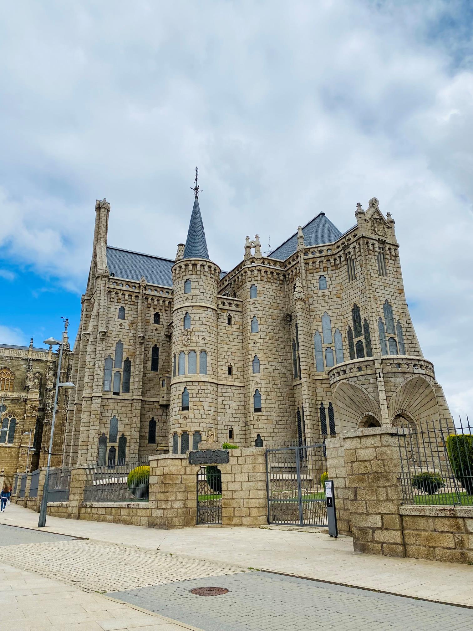 Millennial-Astorga:-City,-Palace-and-Cathedral-6