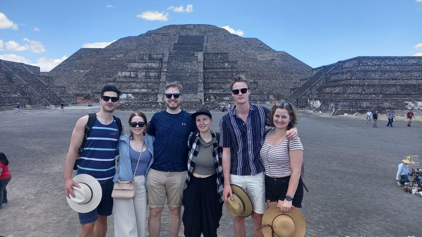 Excursión a Pirámides de Teotihuacán en Camioneta
