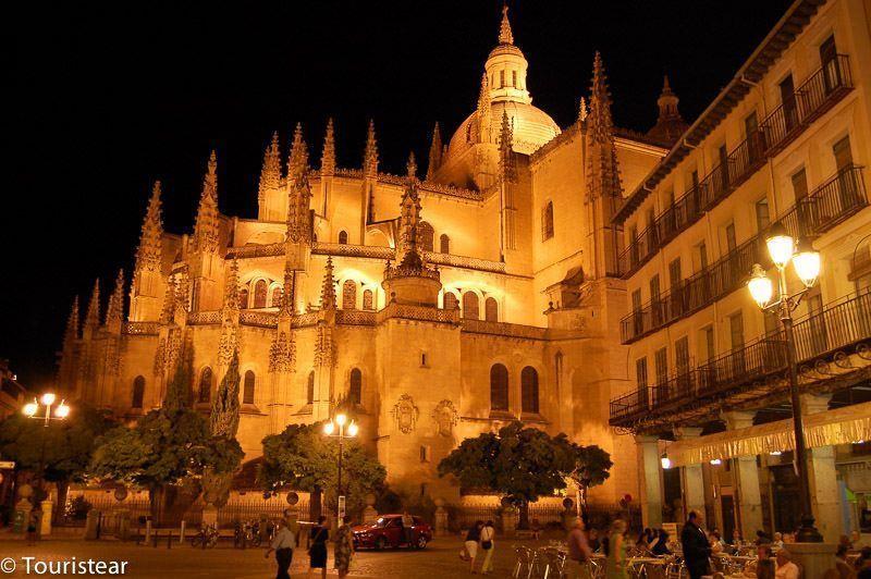 Segovia-by-night,-royal-Lengends-Free-Tour-3