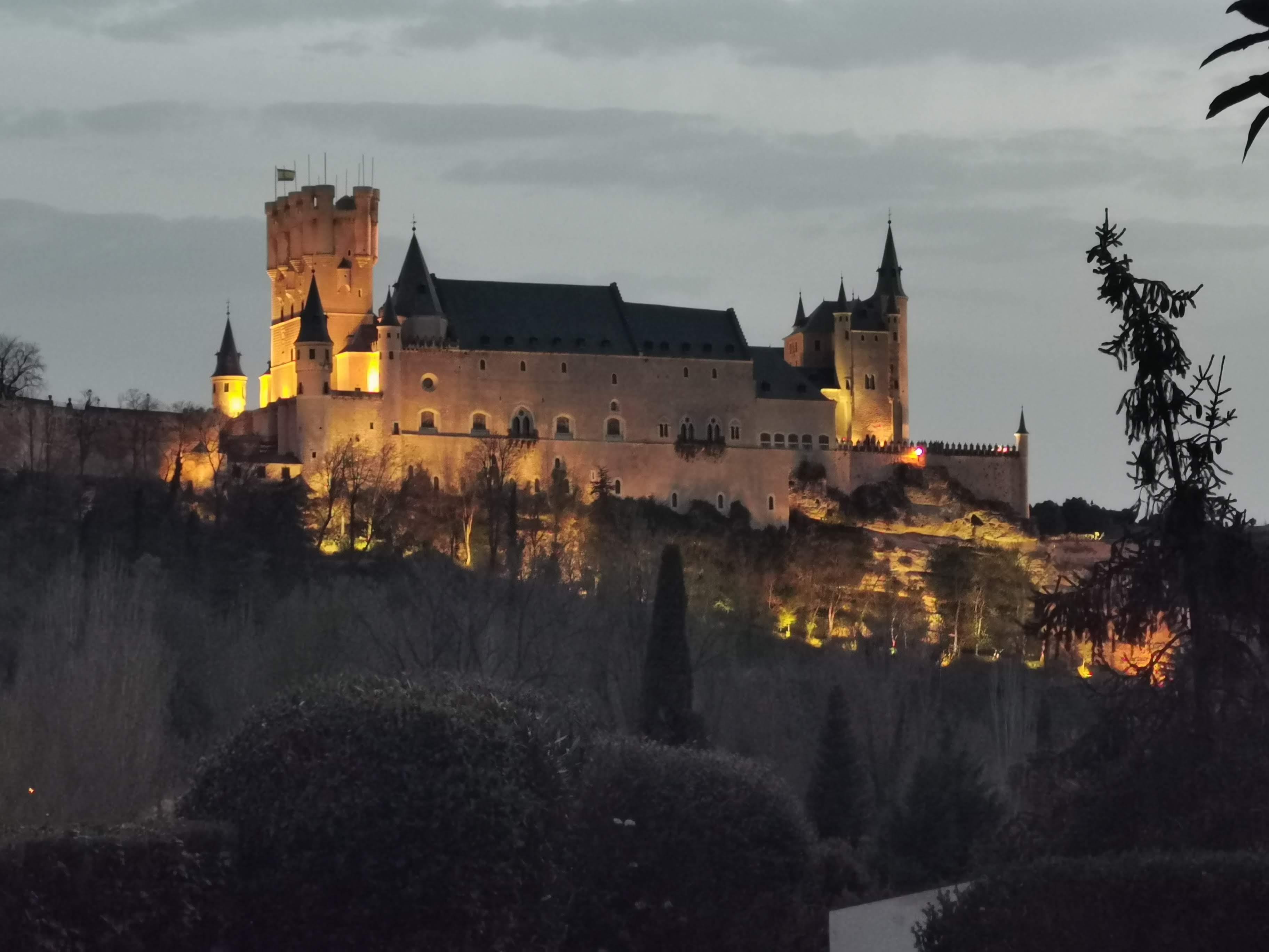 Segovia-by-night,-royal-Lengends-Free-Tour-2