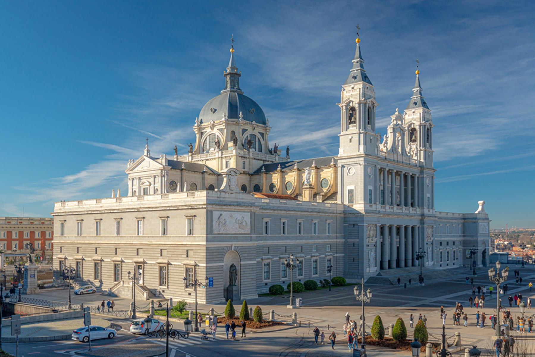 Majestic Madrid: Cathedral & Palace Tour