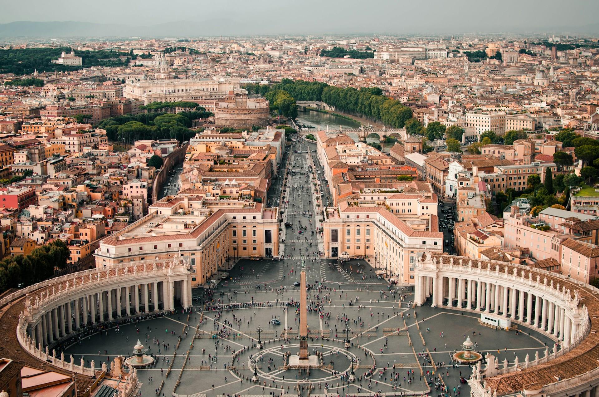 Free-Tour-a-Orillas-del-Rio-Tiber-y-Vaticano-6