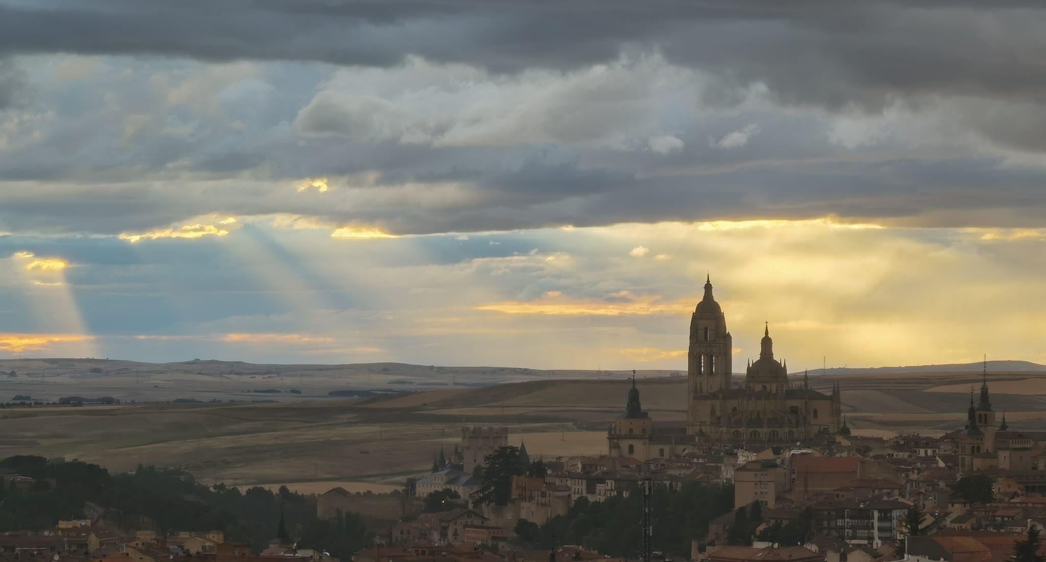 SEGOVIA-MONUMENTAL-Alcazar+Catedral-1