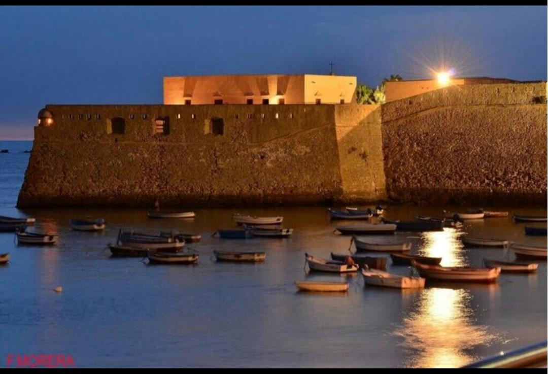 Free-tour-Walks-through-Cadiz-(end-in-La-Caleta)-2