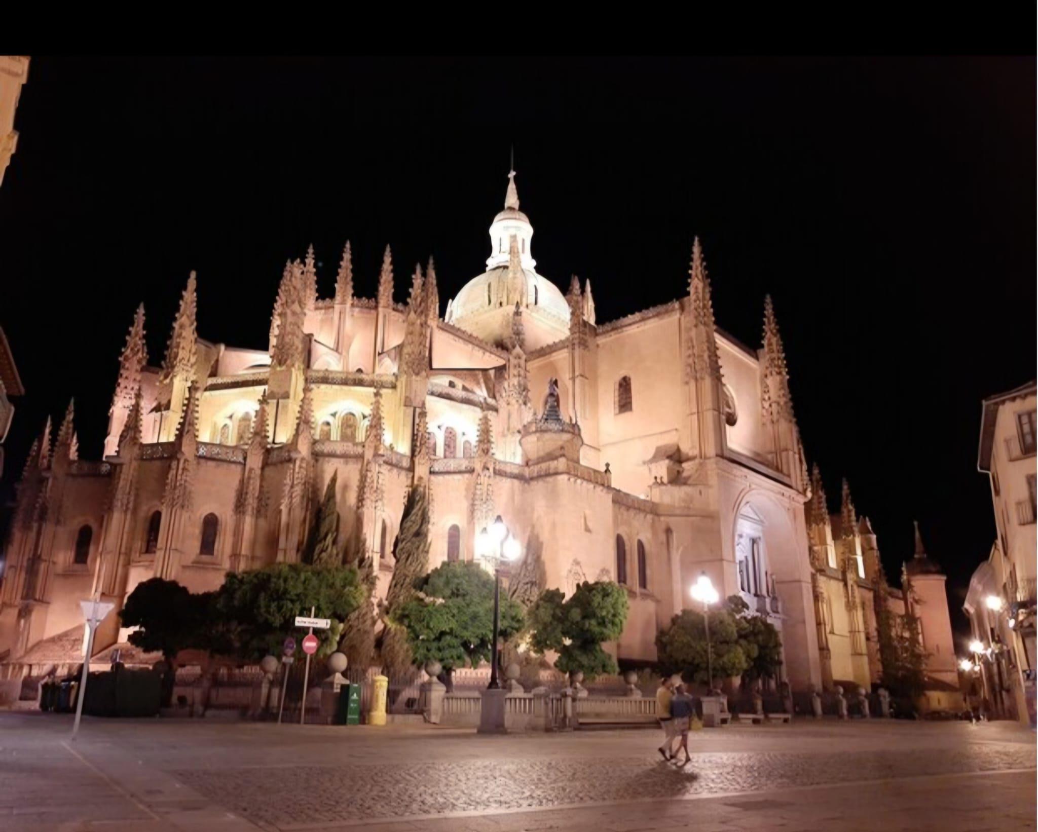 SEGOVIA-MONUMENTAL-Alcazar+Catedral-2