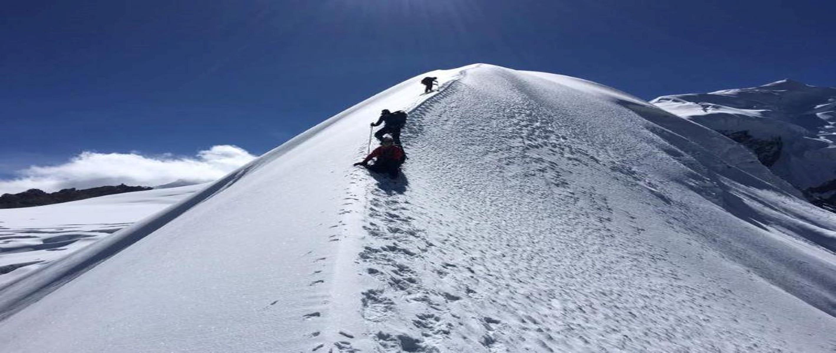 Chulu West peak climbing