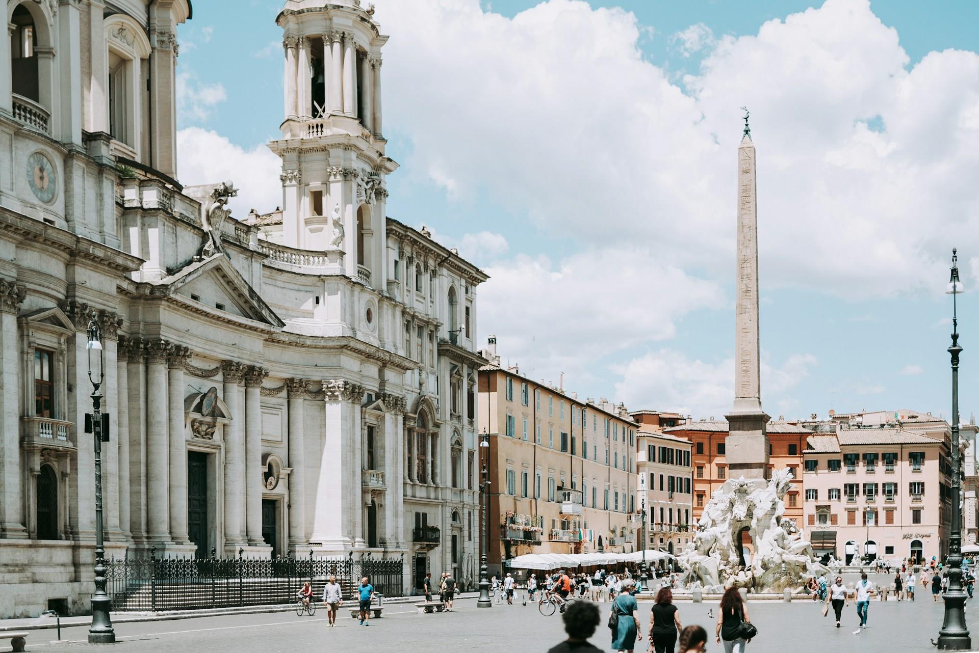 Free-Tour-of-the-Tiber-River-and-the-Vatican-1