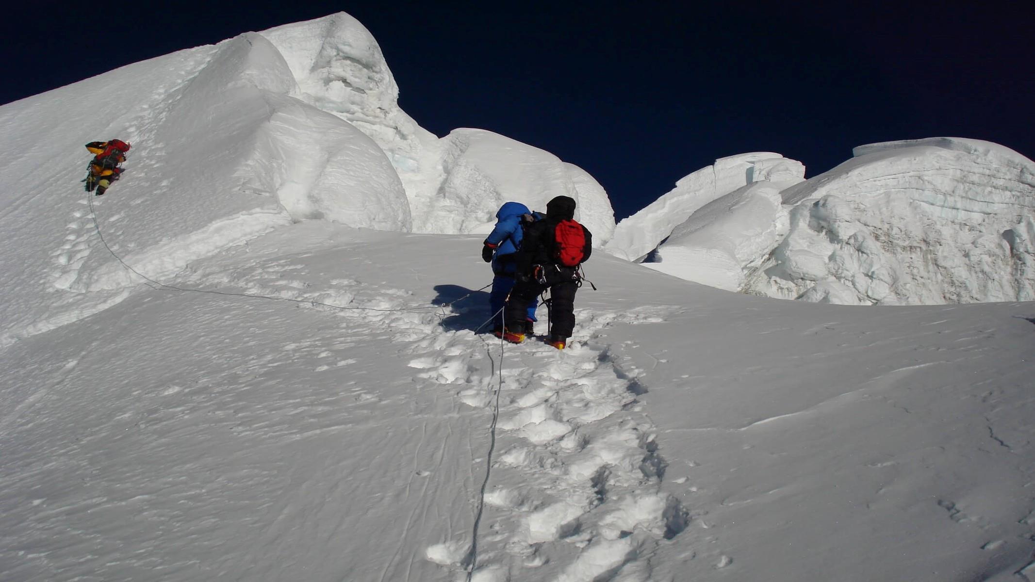 Ascenso al pico Chulu East