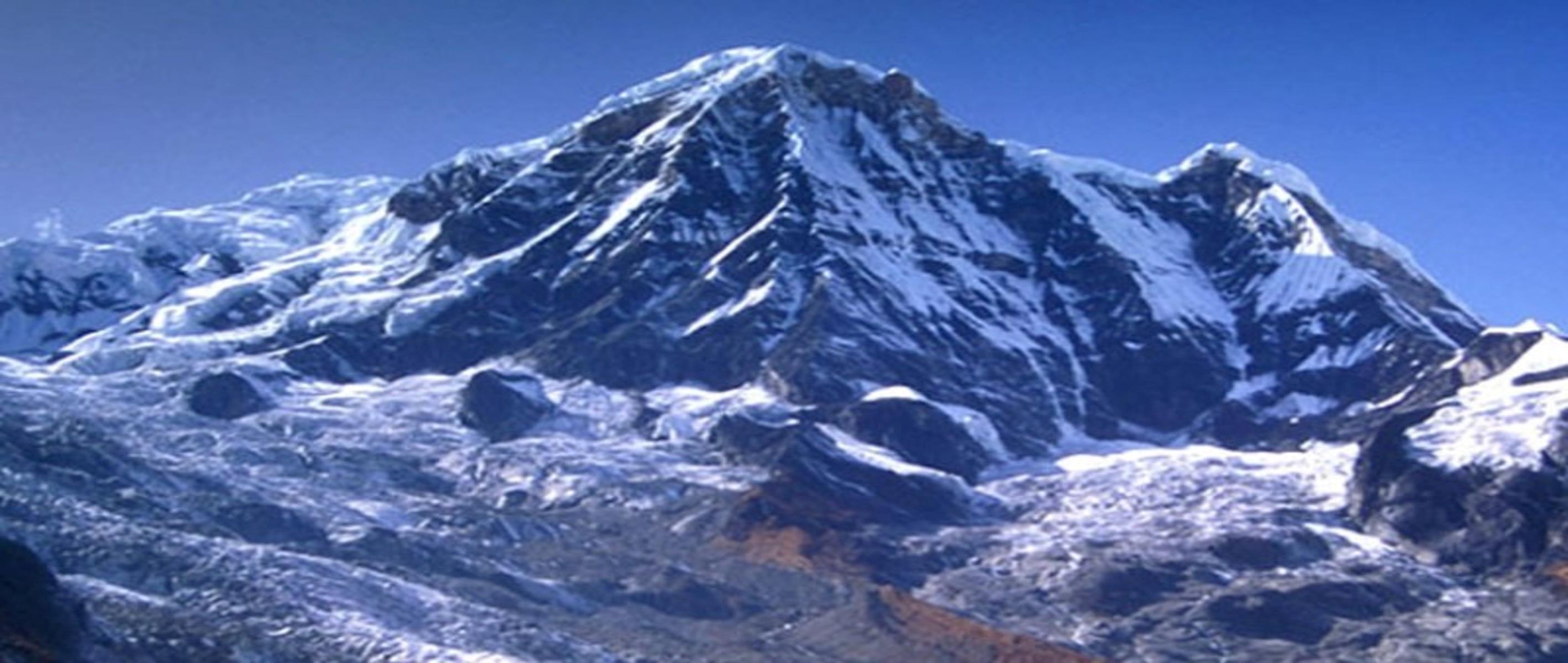 Ascenso-al-pico-del-monte-Bokta-1