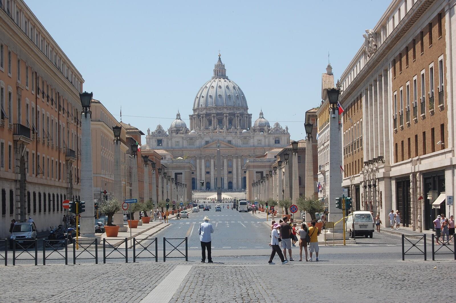 Squares of Rome and Vatican Free Tour