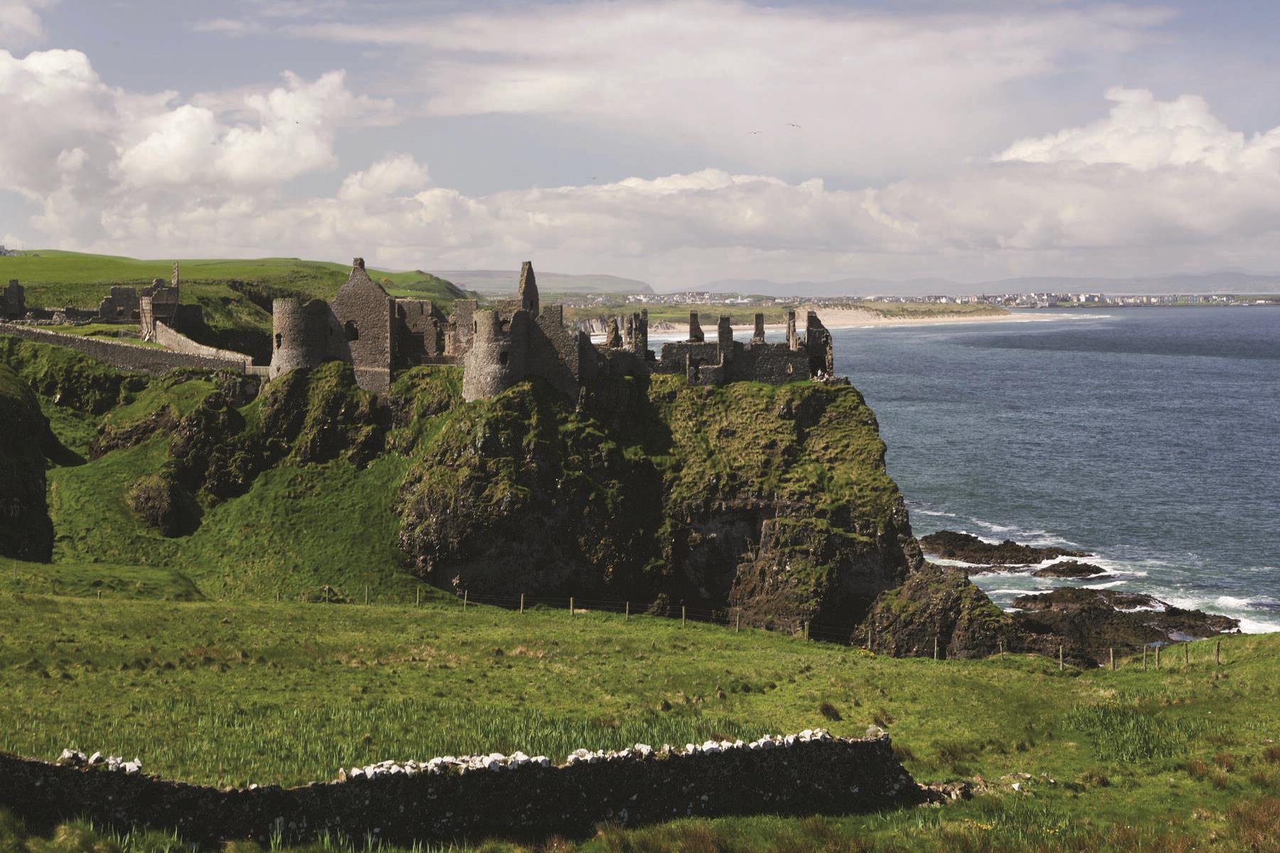 Giant's-Causeway-and-Belfast-Tour-from-Dublin-4