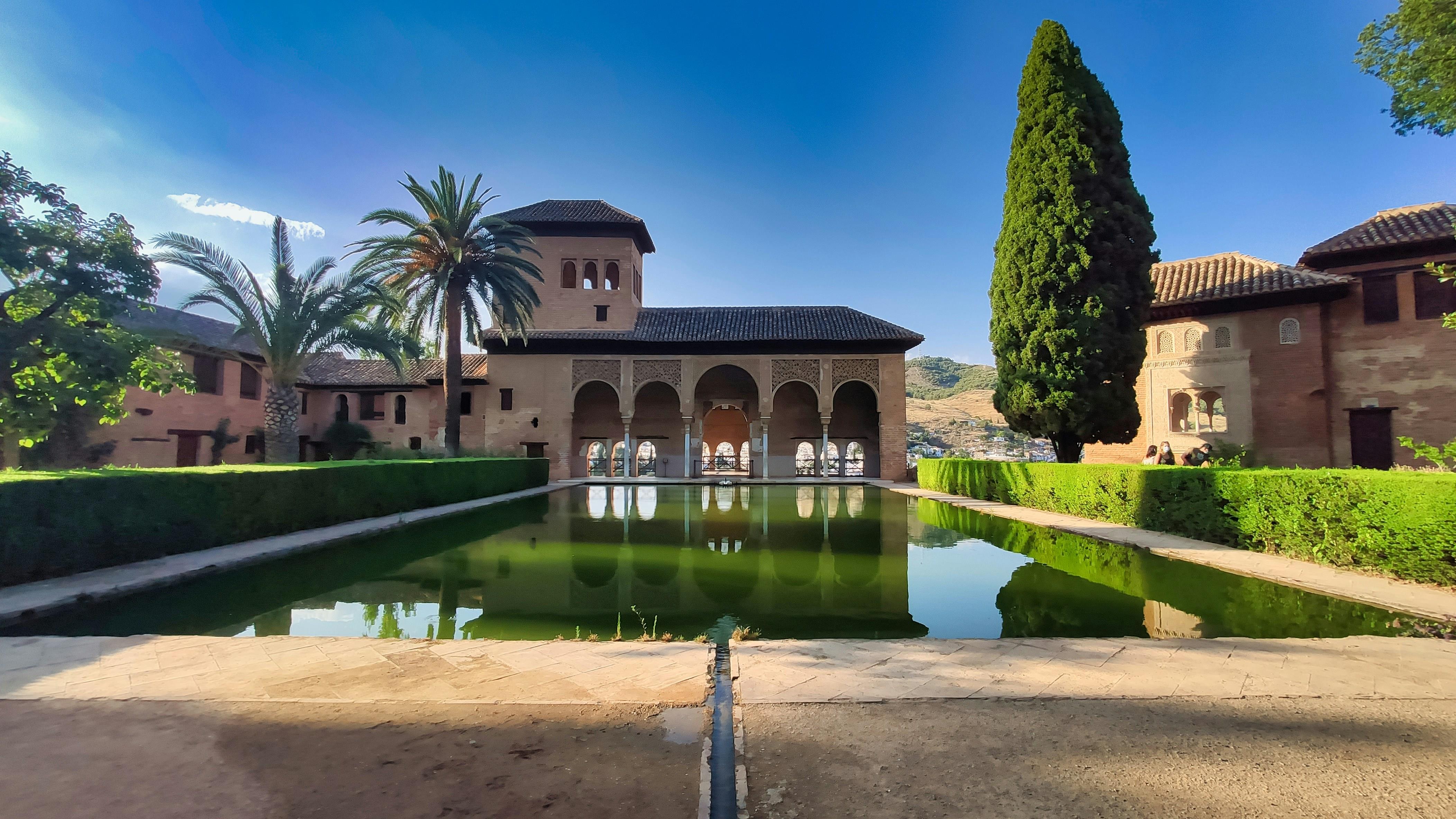 Free-Tour-around-the-Alhambra-1