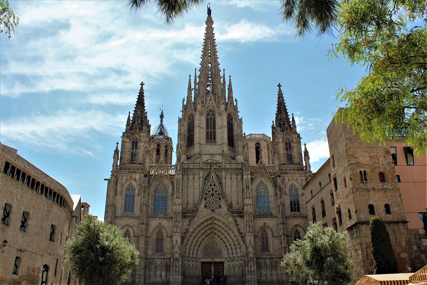 Barcelona-walking-and-sailing-guided-tour-2