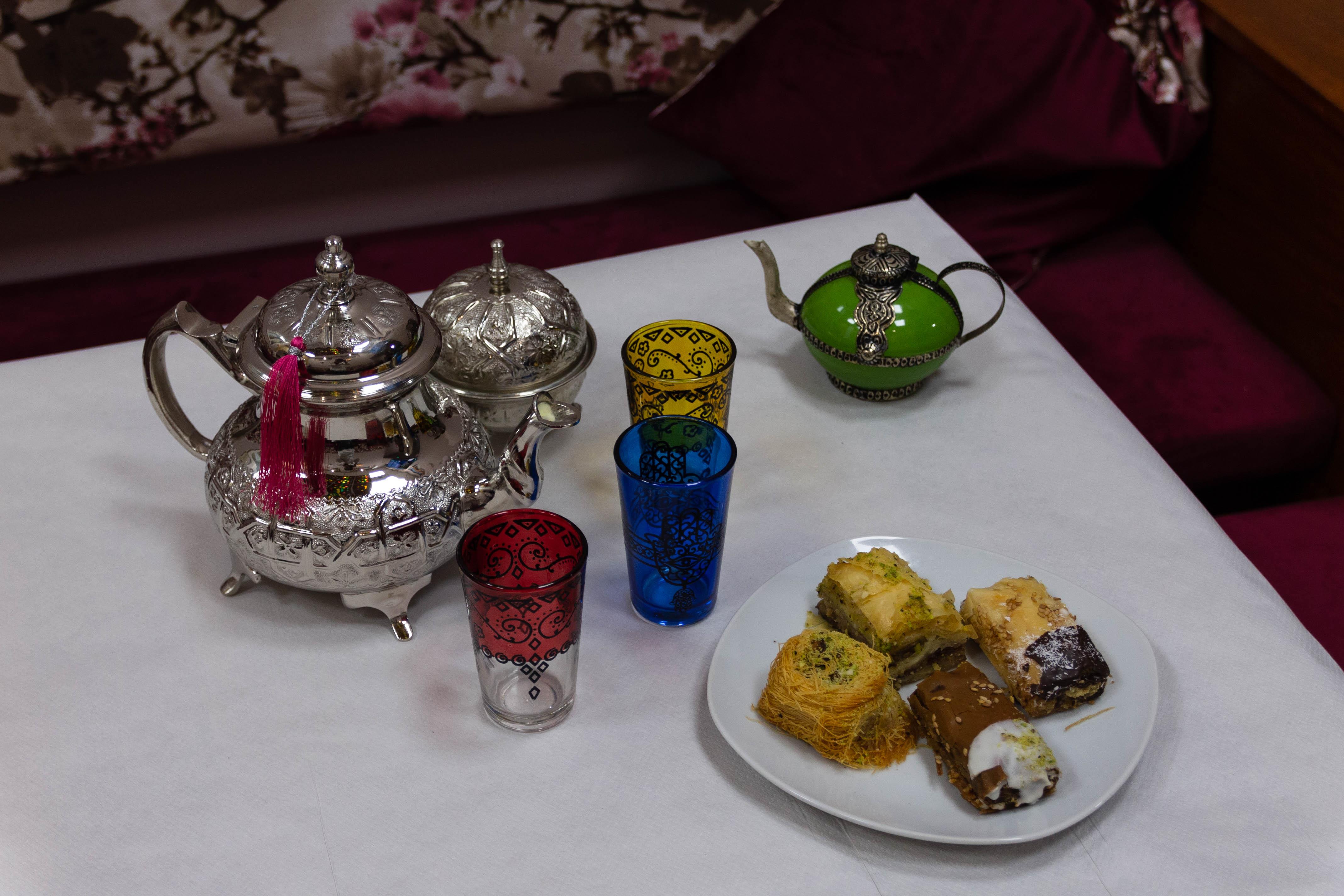 Arabic-sweets-and-tea-Experience-3