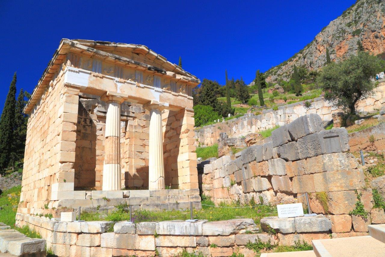 Two Day Delphi & Meteora Tour from Athens