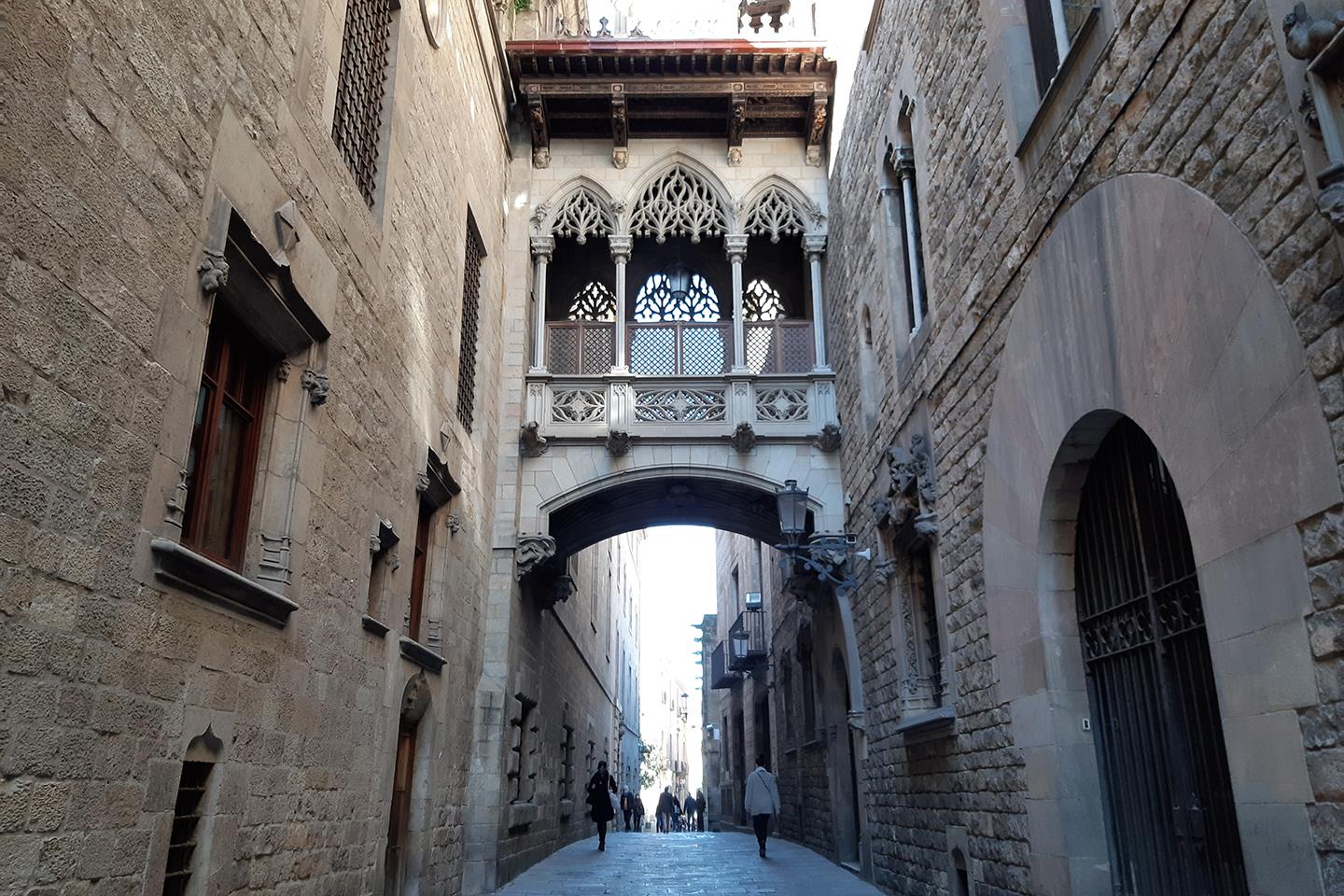 Barcelona-walking-and-sailing-guided-tour-4