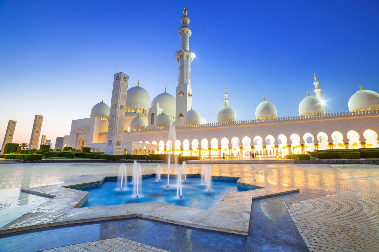 Abu Dabi Mosque & Warner Bros Tour from Dubai