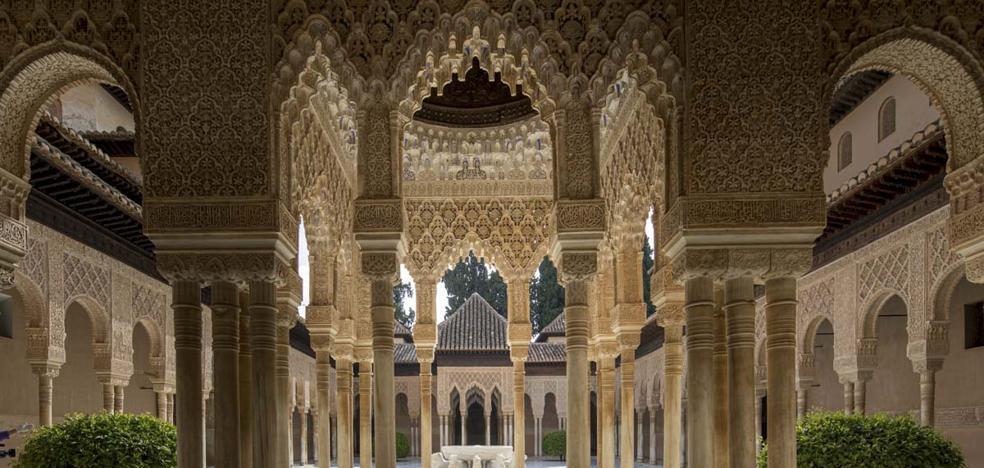 Visita-Guiada-a-la-Alhambra-con-Guia-Oficial-2