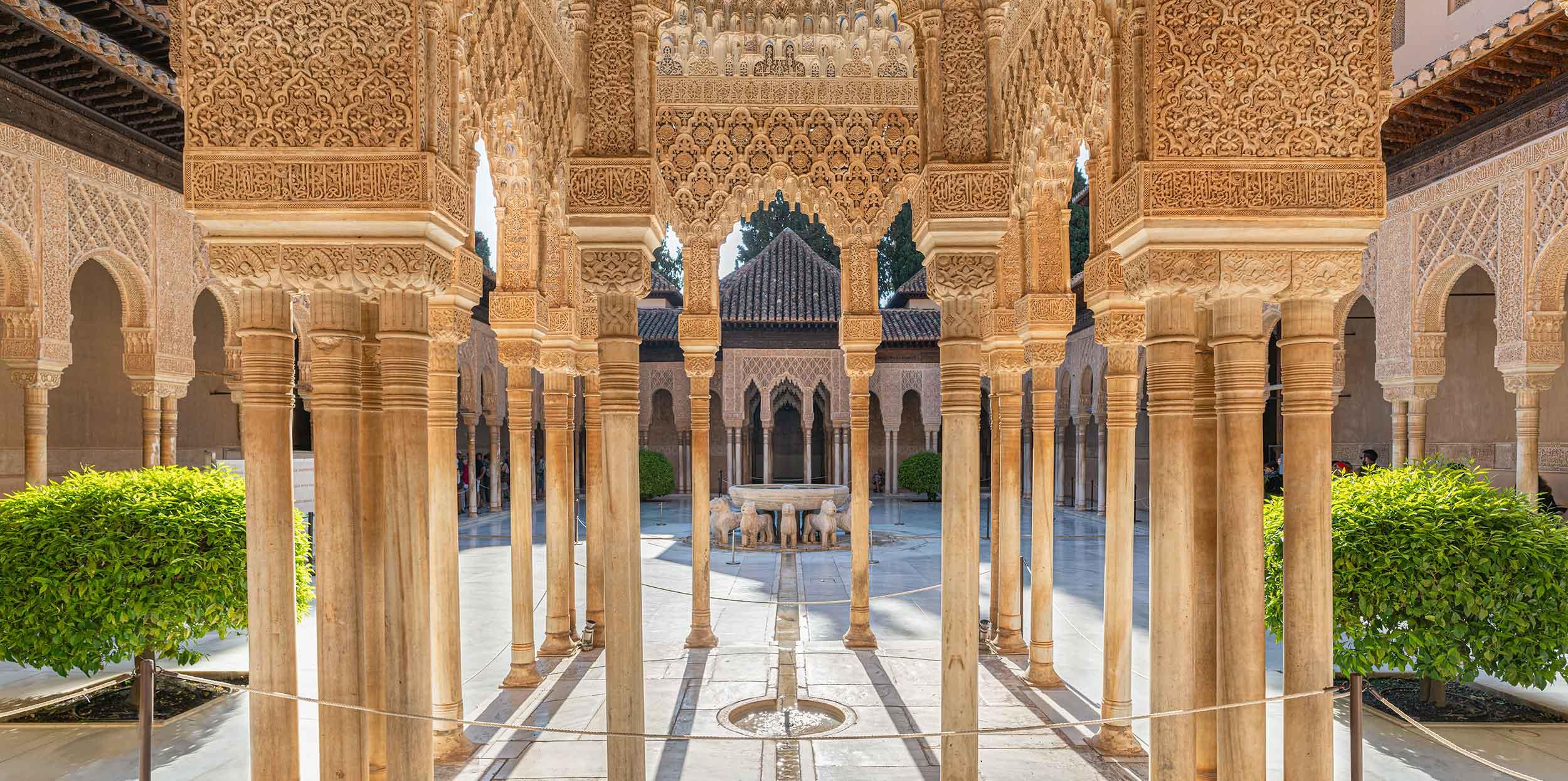 Visita-Guiada-a-la-Alhambra-de-Granada-con-Entrada-1