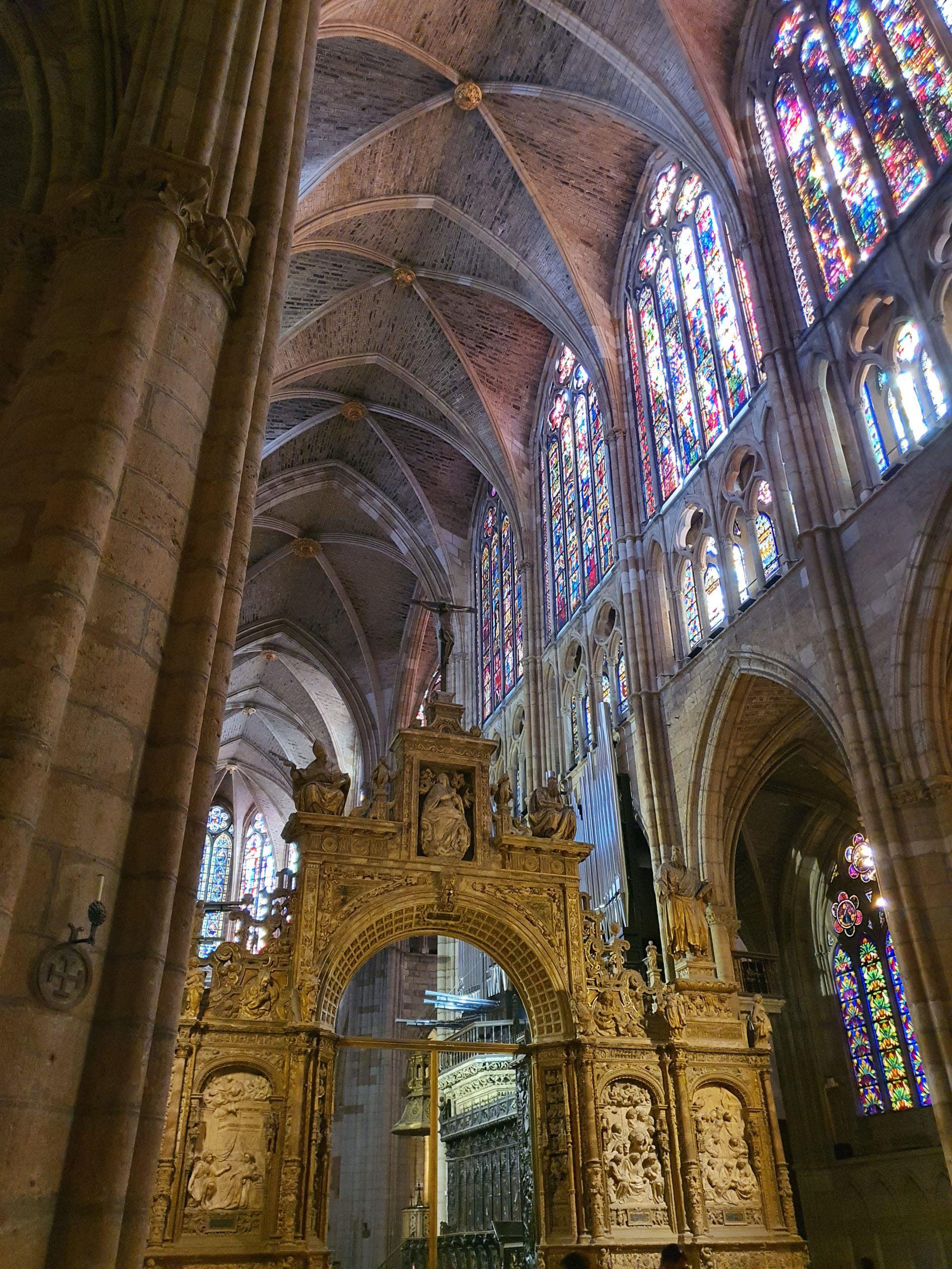 Leon Cathedral and its stained-glass windows Tour