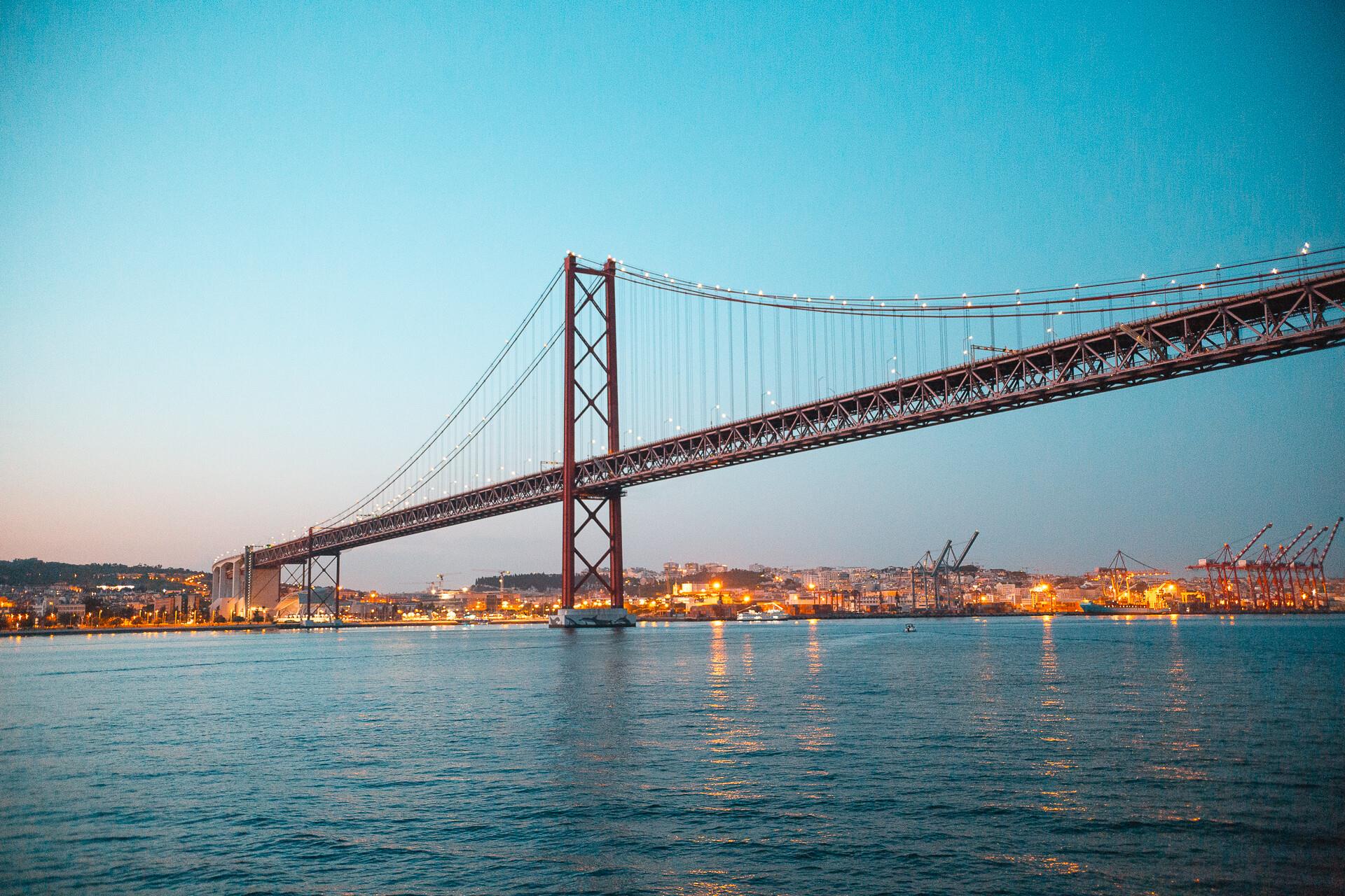 Lisbon-Sunset-Boat-Party-with-Live-DJ-Weekend-2