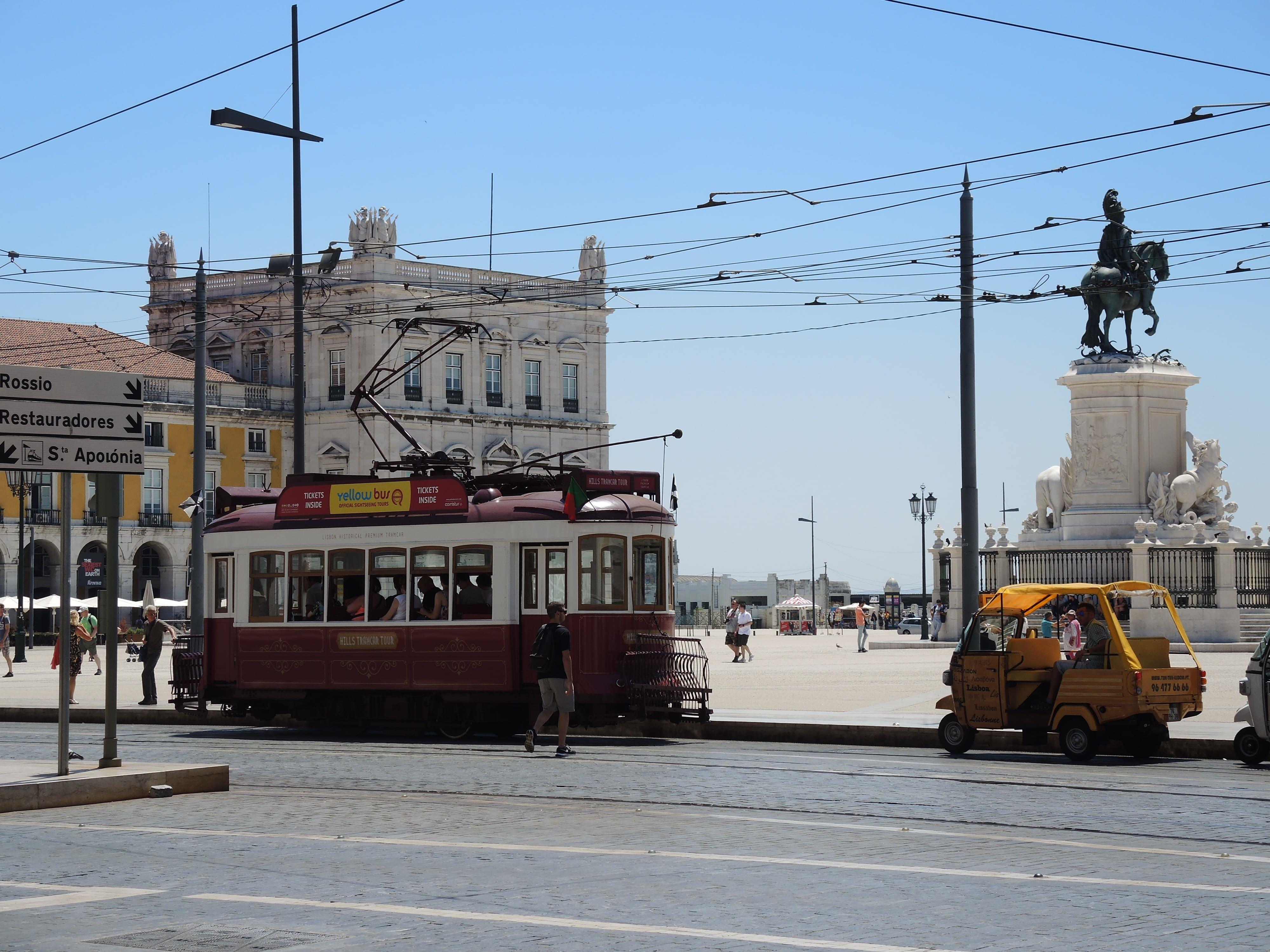 Essential-Lisbon-Free-Walking-Tour2-3