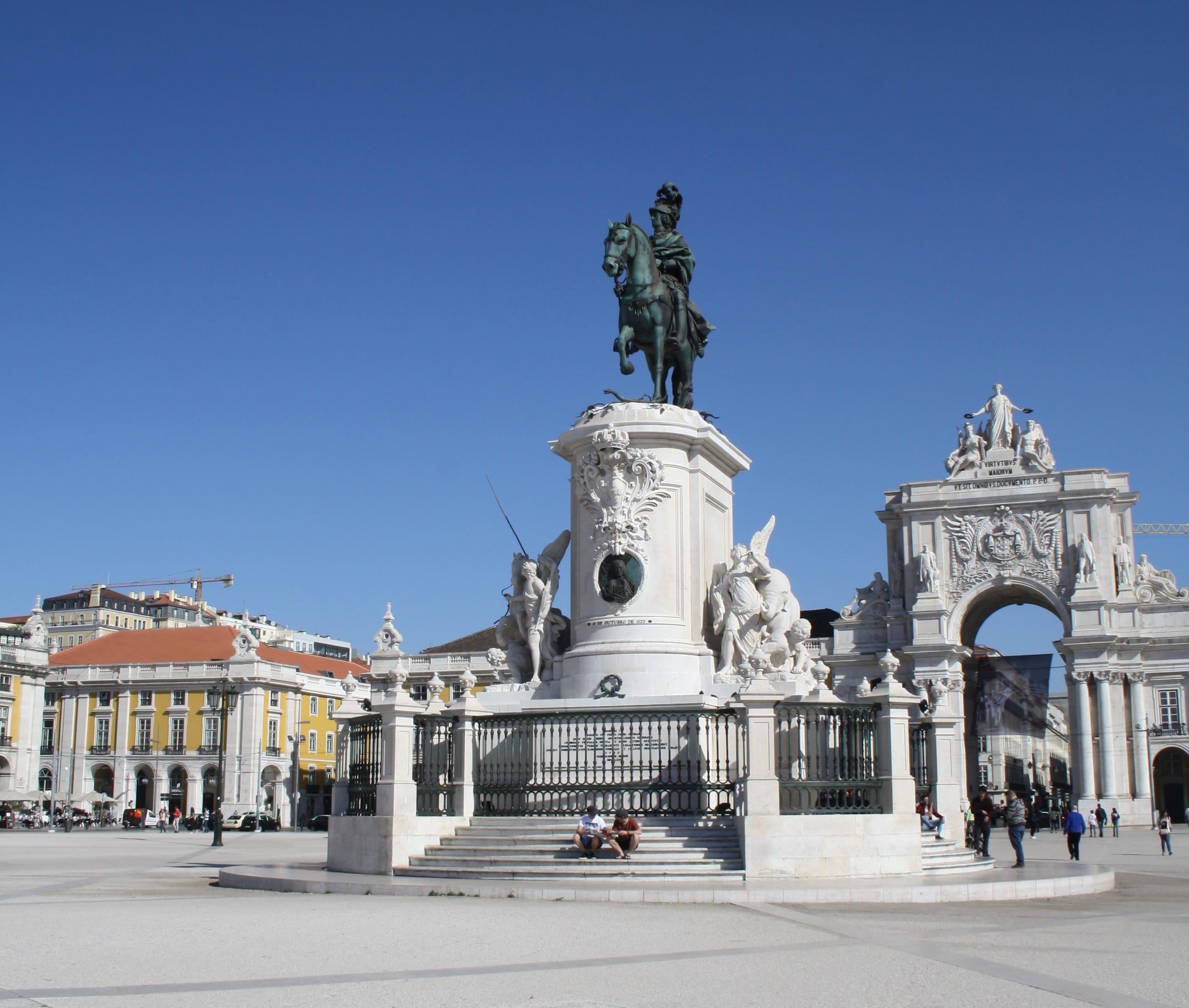 Essential-Lisbon-Free-Walking-Tour2-5