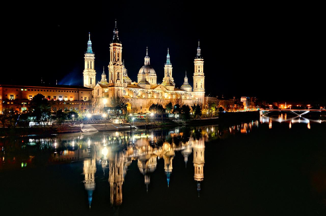 Zaragoza: Milagrosa, legendaria y encantada