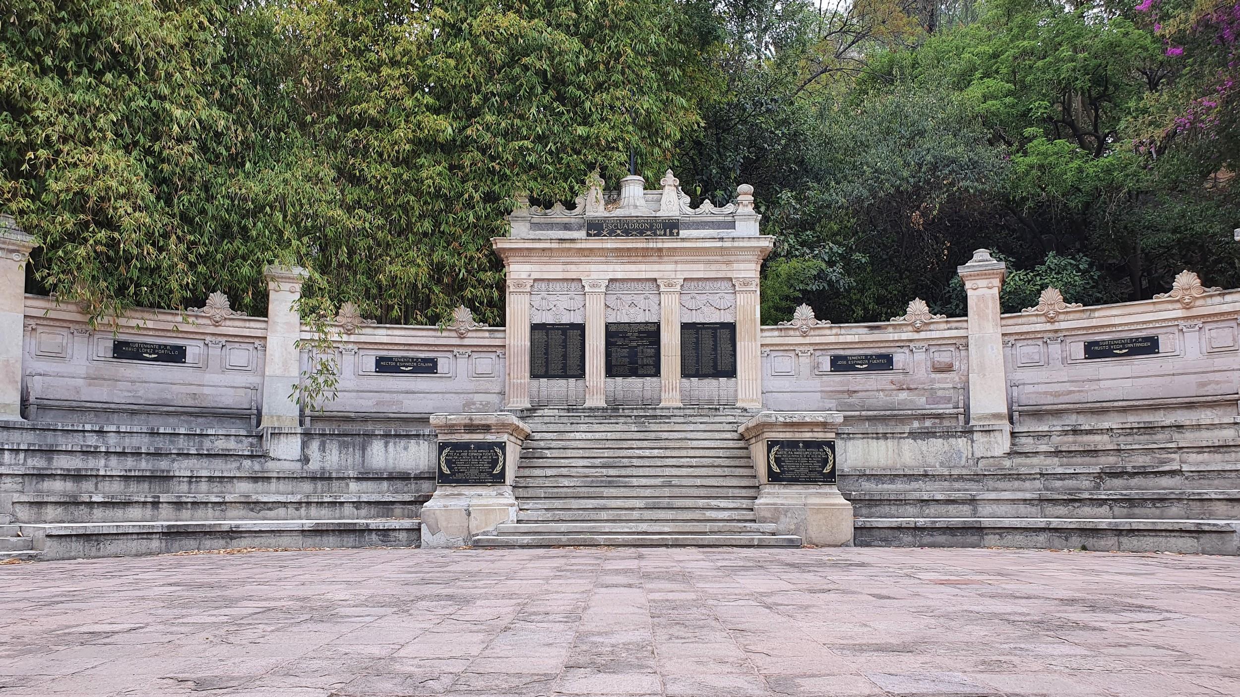 Free-Walking-Tour-of-Chapultepec-Park,-Mexico-City-6